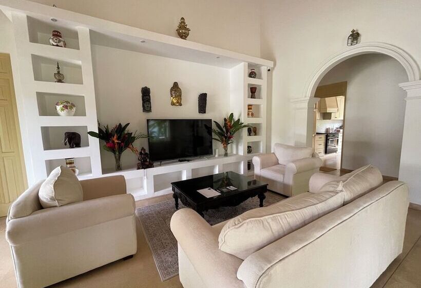 بنسيون Claire Villa By Younger Villas & Resorts