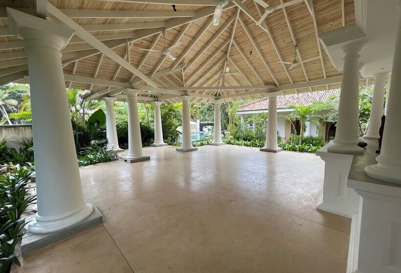 بنسيون Claire Villa By Younger Villas & Resorts