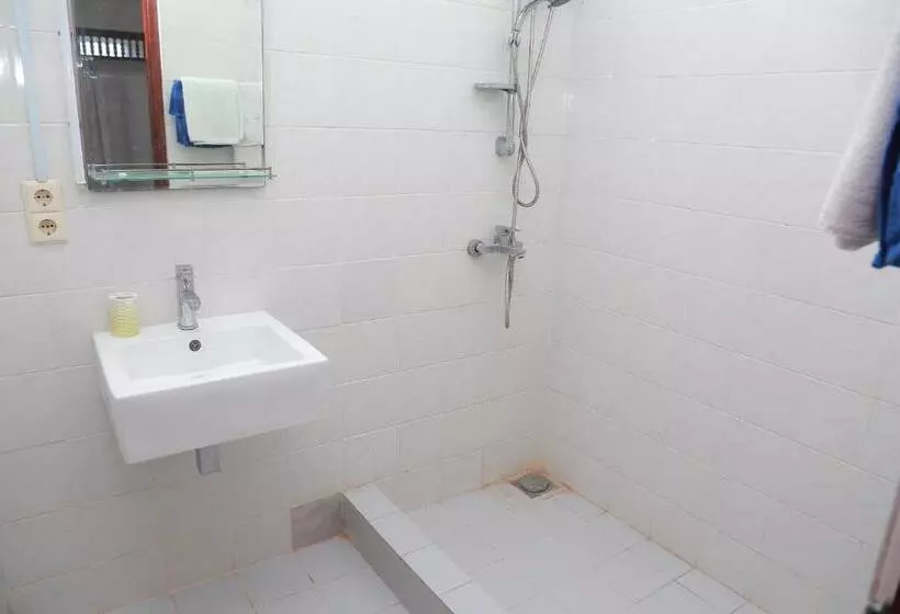 Majatalo Sunil Lanka