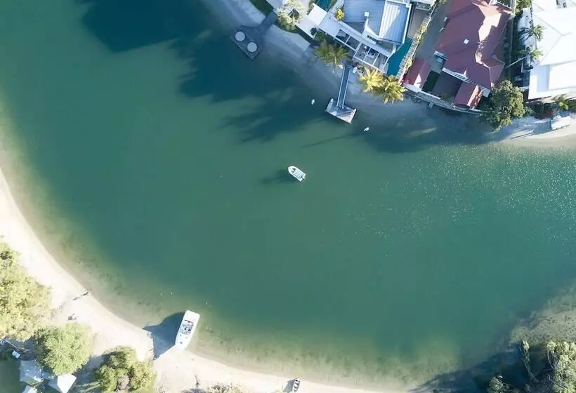 هاستل Nomads Noosa