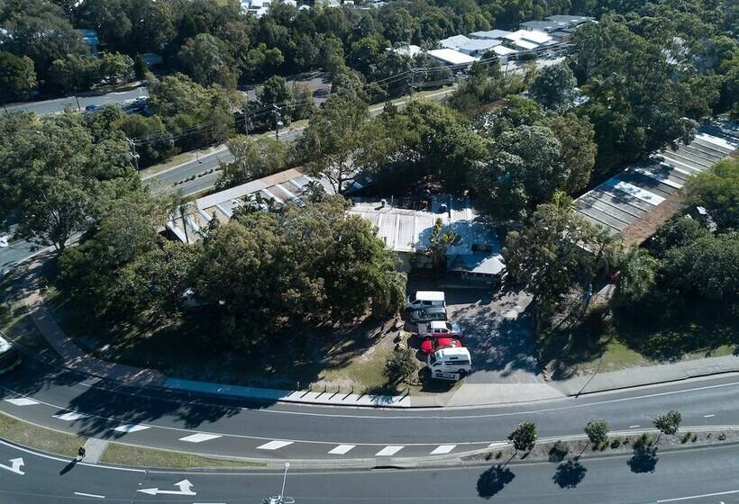 Общежитие Nomads Noosa