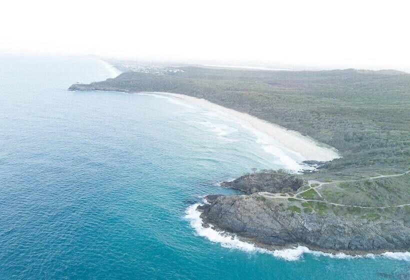 Общежитие Nomads Noosa