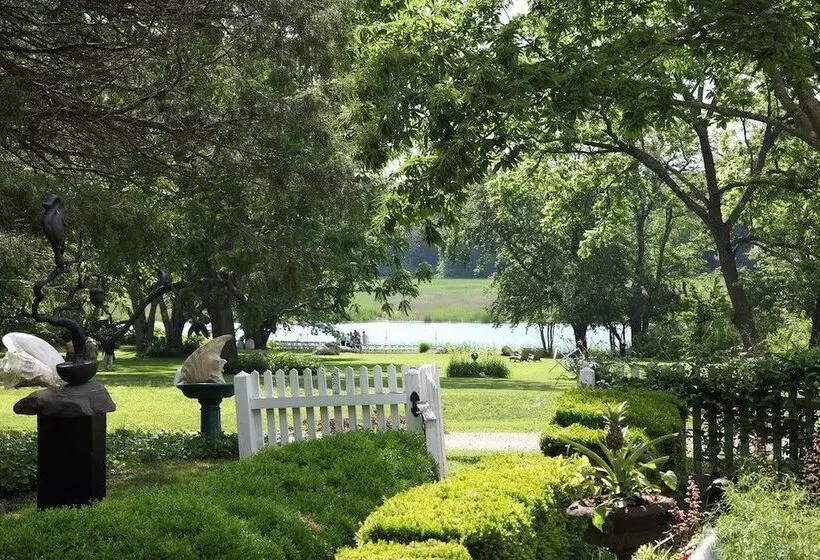 Bed and Breakfast Bee And Thistle Inn