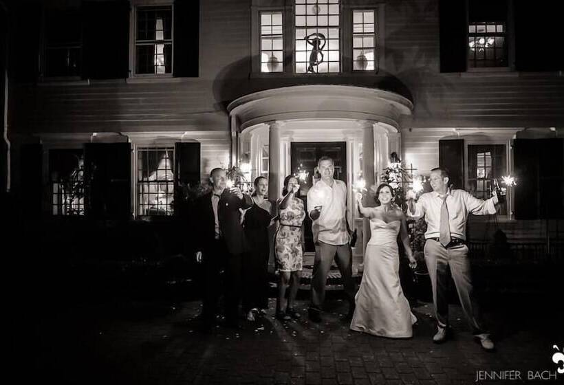 مبيت وإفطار Bee And Thistle Inn