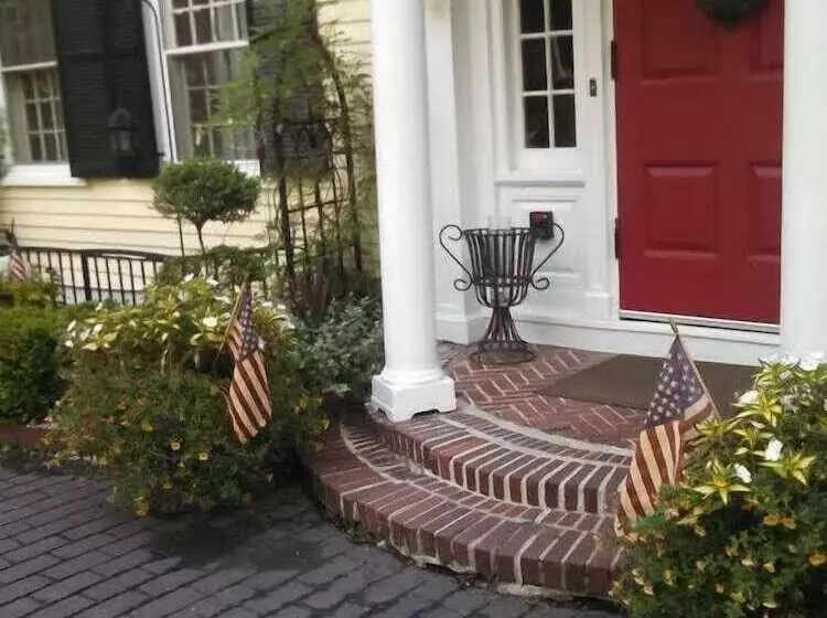 Bed and Breakfast Bee And Thistle Inn