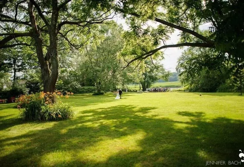 Bed and Breakfast Bee And Thistle Inn