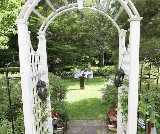 Bed and Breakfast Bee And Thistle Inn