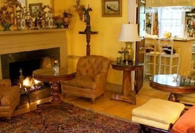 مبيت وإفطار Bee And Thistle Inn