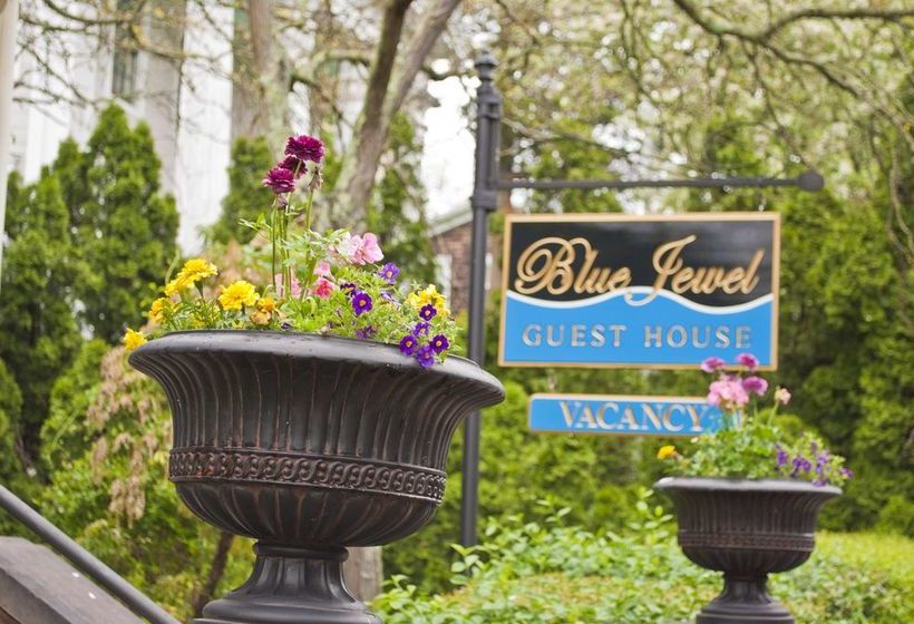 مبيت وإفطار Newport Blues Inn