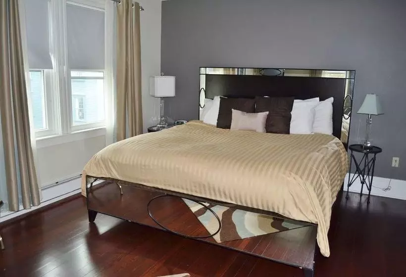 민박 Newport Blues Inn