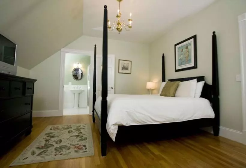 민박 Newport Blues Inn