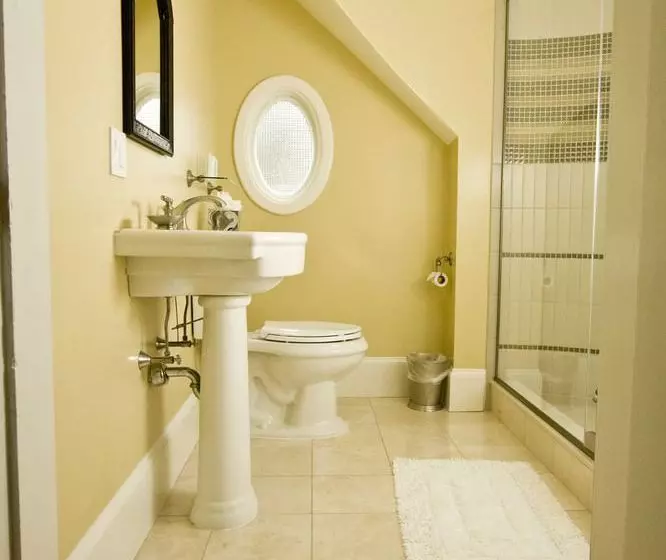 민박 Newport Blues Inn