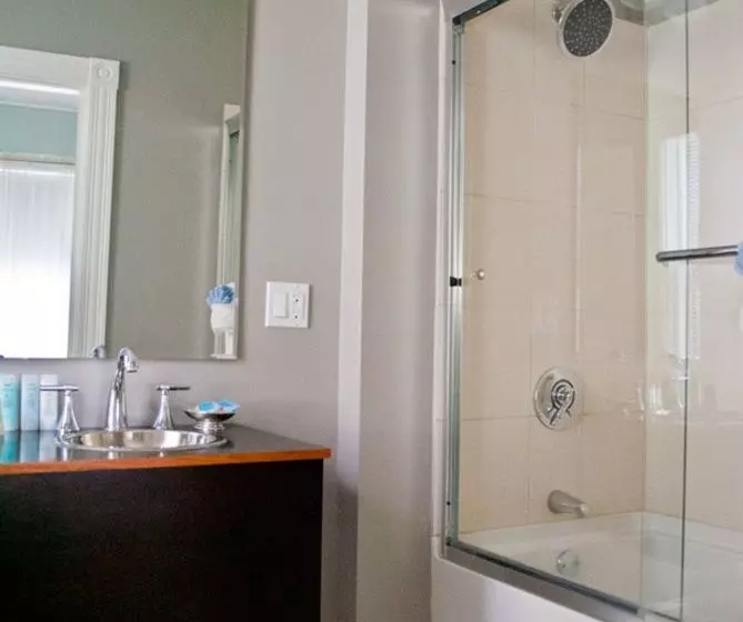 민박 Newport Blues Inn