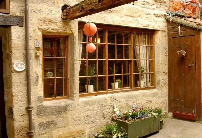 تختخواب و صبحانه Sanders Yard