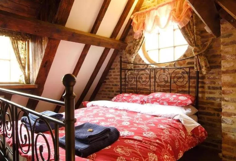 تختخواب و صبحانه Sanders Yard