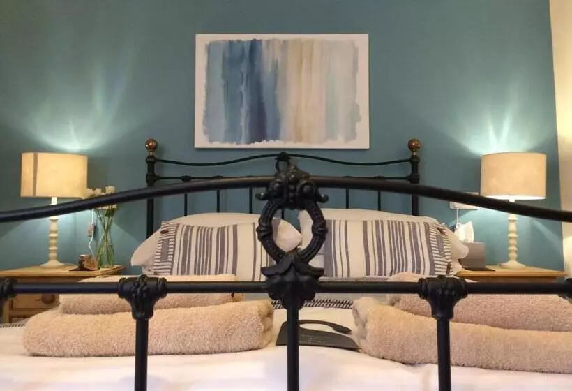 تختخواب و صبحانه Sanders Yard