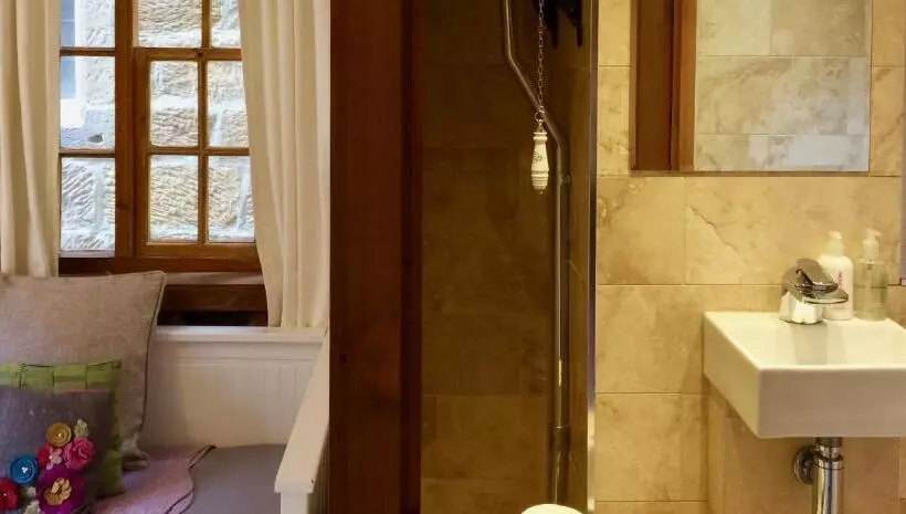 تختخواب و صبحانه Sanders Yard