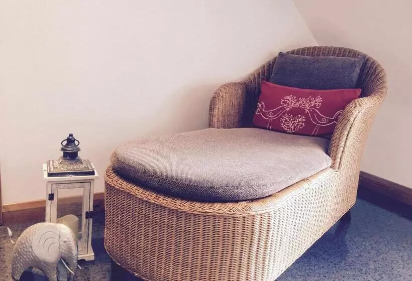 تختخواب و صبحانه Sanders Yard