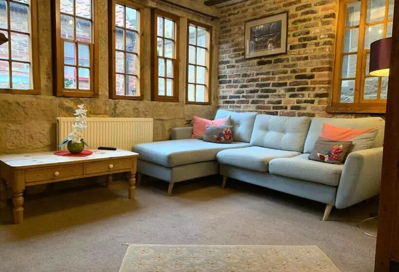 تختخواب و صبحانه Sanders Yard