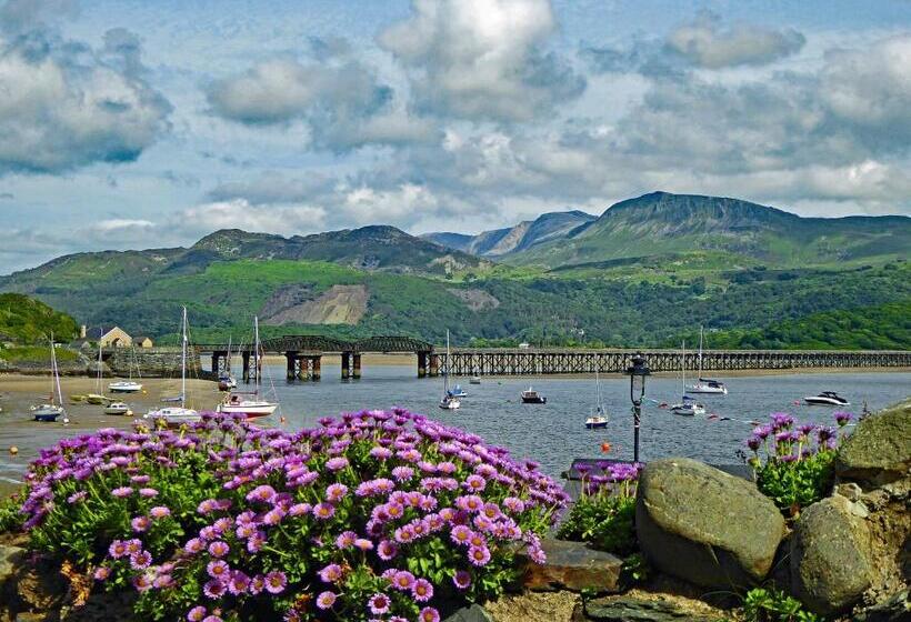 Bryn Melyn Apartments