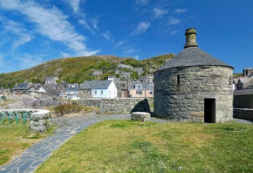 Bryn Melyn Apartments