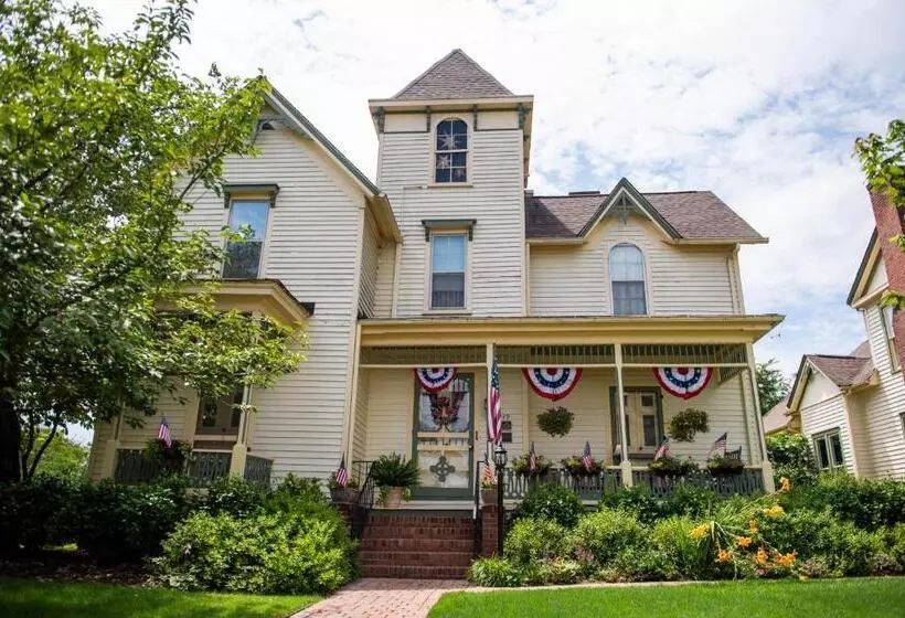 Carrier Houses Bed & Breakfast