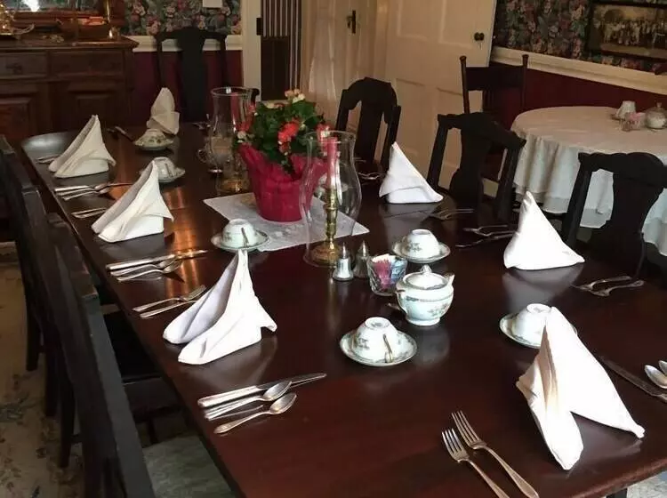 Carrier Houses Bed & Breakfast