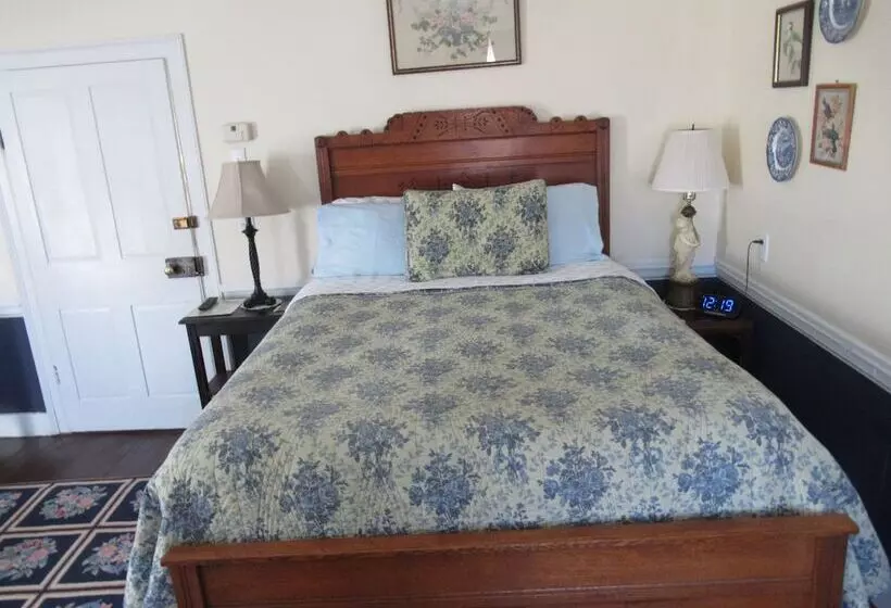 Carrier Houses Bed & Breakfast