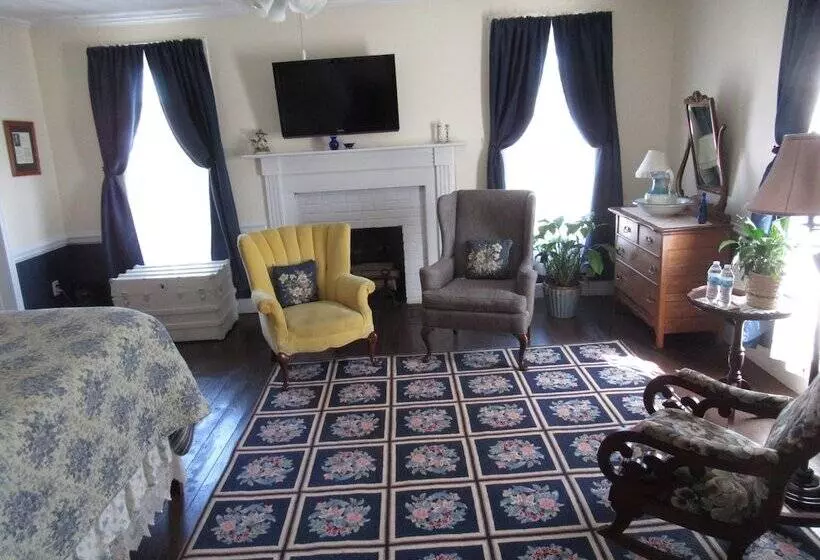 Carrier Houses Bed & Breakfast