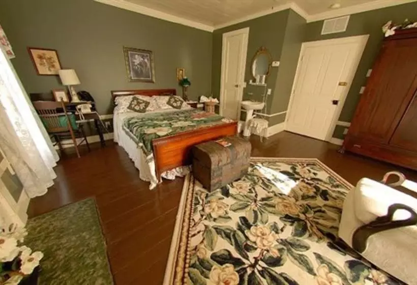 Carrier Houses Bed & Breakfast