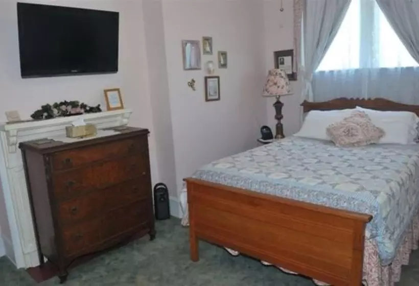 Carrier Houses Bed & Breakfast