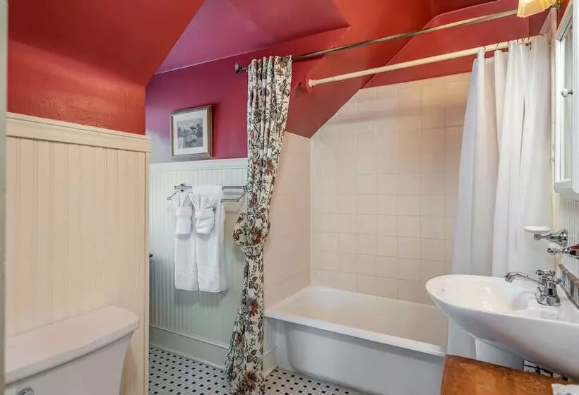 Cedars Of Williamsburg Bed & Breakfast