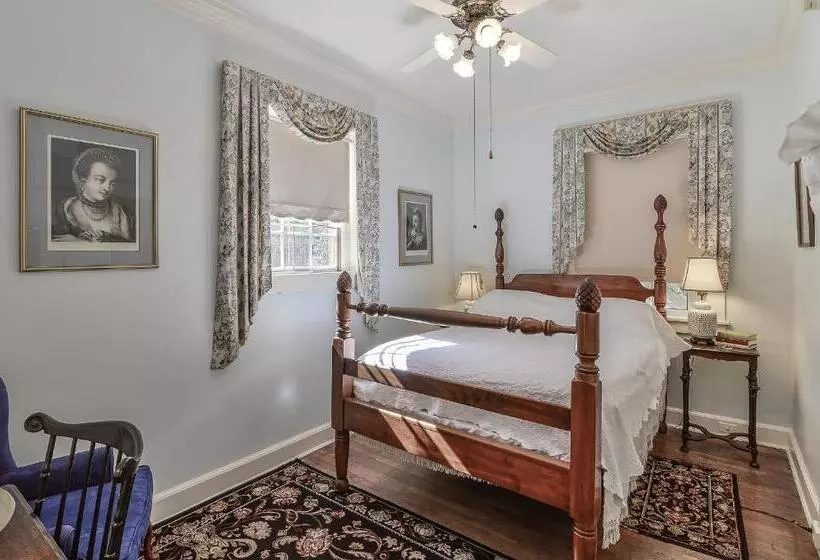 Cedars Of Williamsburg Bed & Breakfast