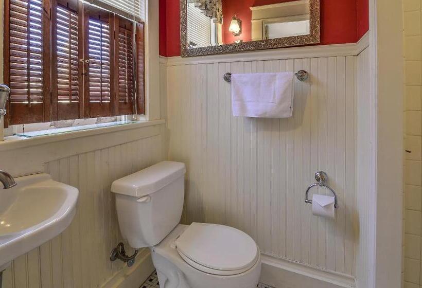 Cedars Of Williamsburg Bed & Breakfast