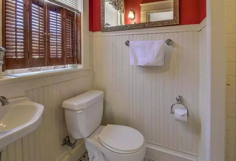 Cedars Of Williamsburg Bed & Breakfast