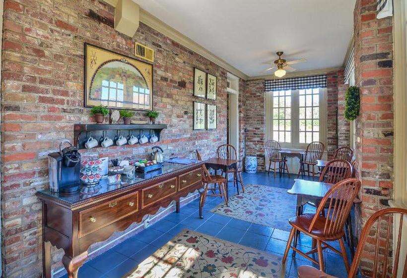 Cedars Of Williamsburg Bed & Breakfast