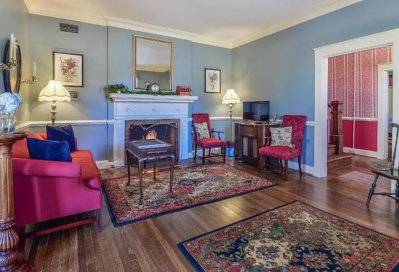 Cedars Of Williamsburg Bed & Breakfast