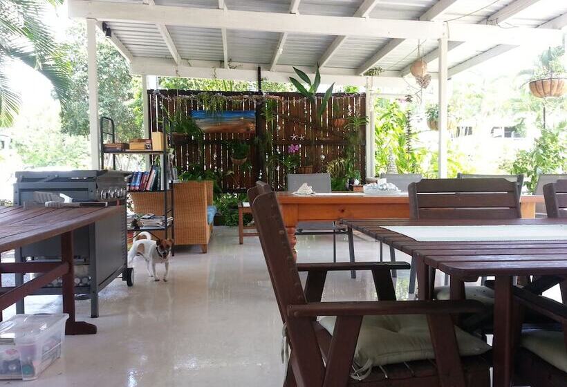 Clifton Sands Holiday Apartments