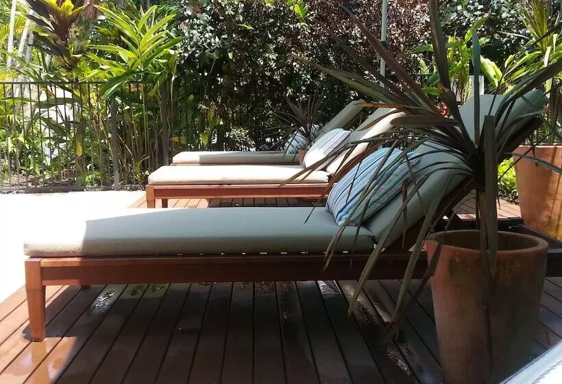 Clifton Sands Holiday Apartments