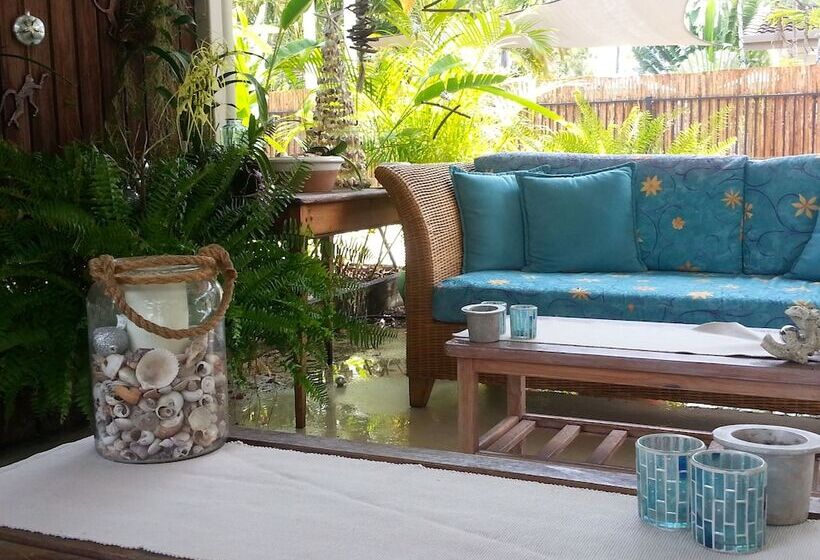 Clifton Sands Holiday Apartments