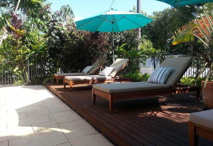 Clifton Sands Holiday Apartments