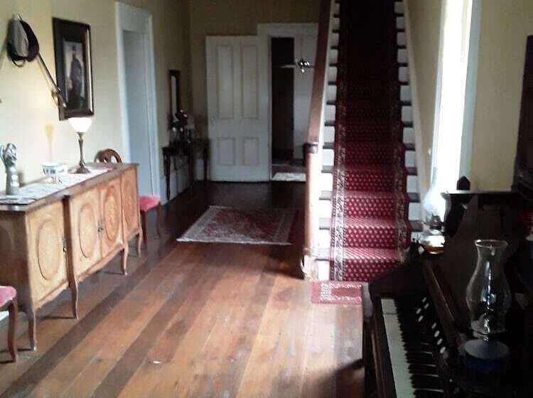 Hall Place Bed And Breakfast