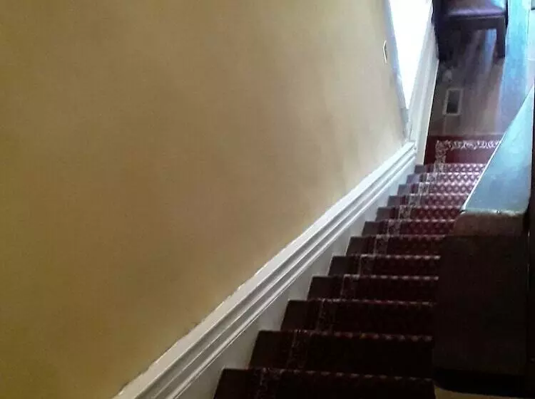 Hall Place Bed And Breakfast