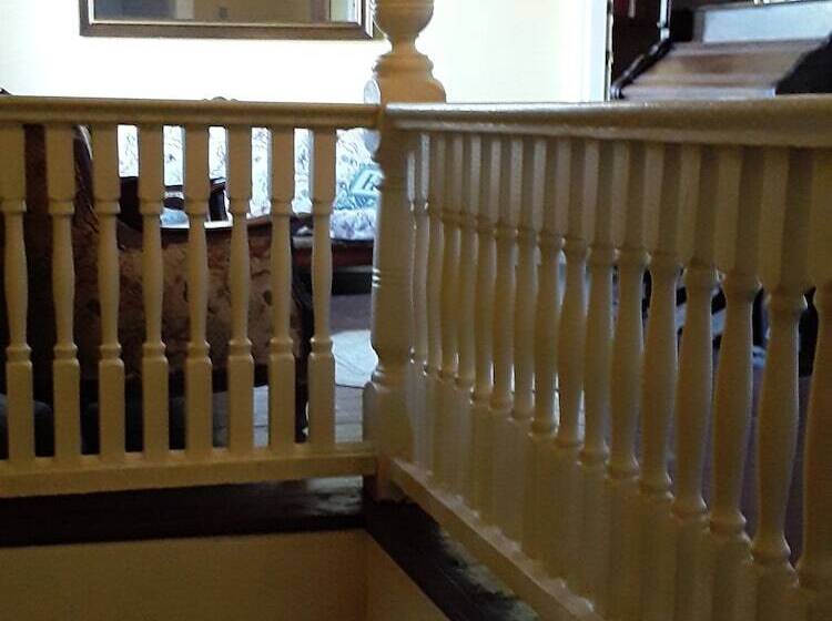 Hall Place Bed And Breakfast