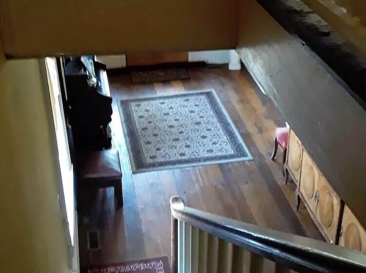 Hall Place Bed And Breakfast