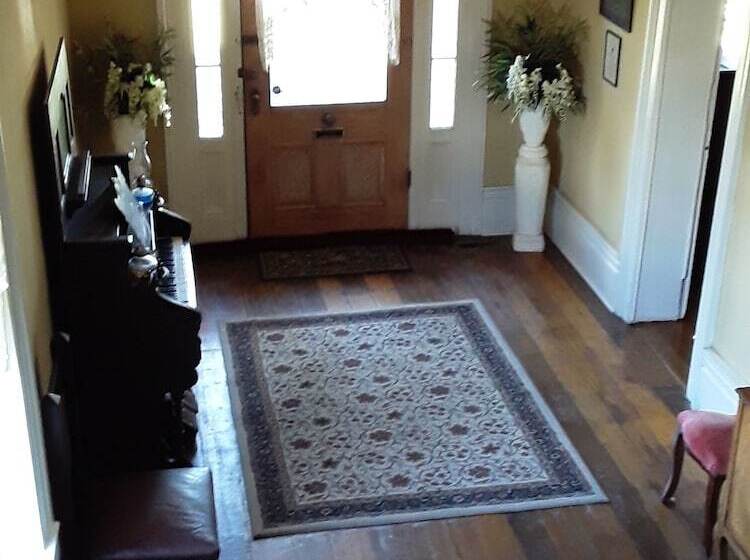 Hall Place Bed And Breakfast