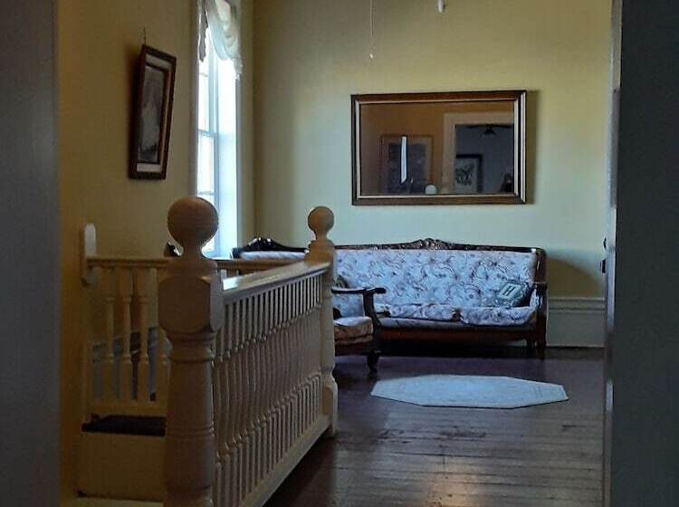 Hall Place Bed And Breakfast