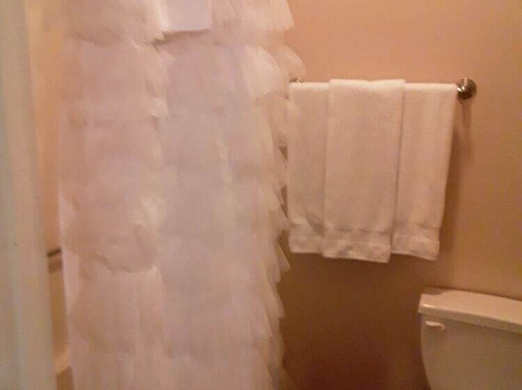 Hall Place Bed And Breakfast