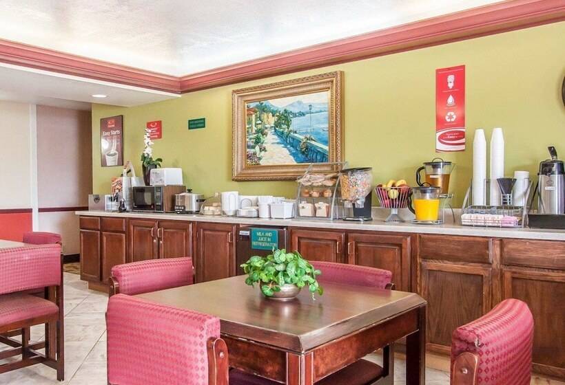 בית מלון כפרי Econo Lodge