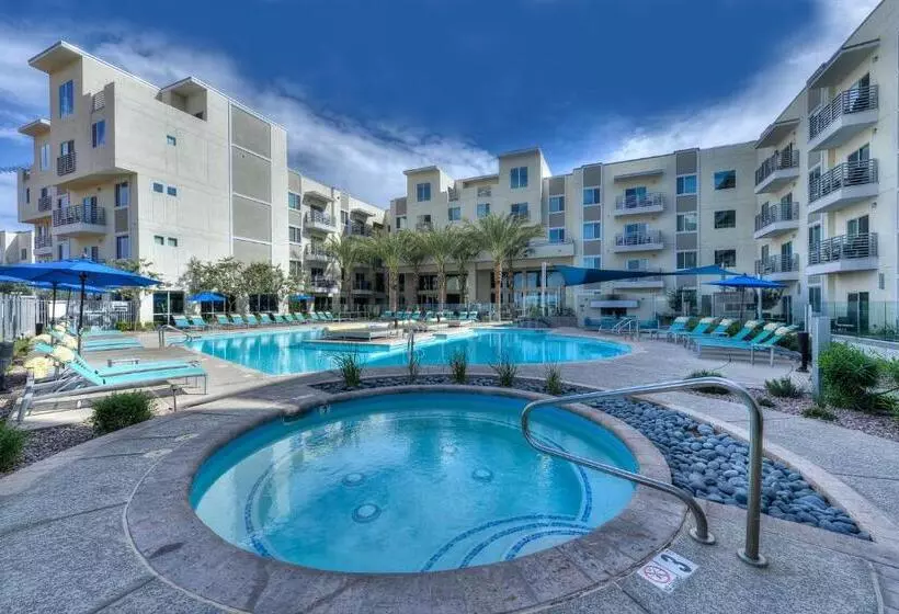 Hotelli Luxury Condos By Meridian Condoresorts  Scottsdale